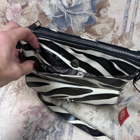 Carlos Santana Zebra Print Crossbody Purse New Without tag . I took it off - Picture 3 of 5